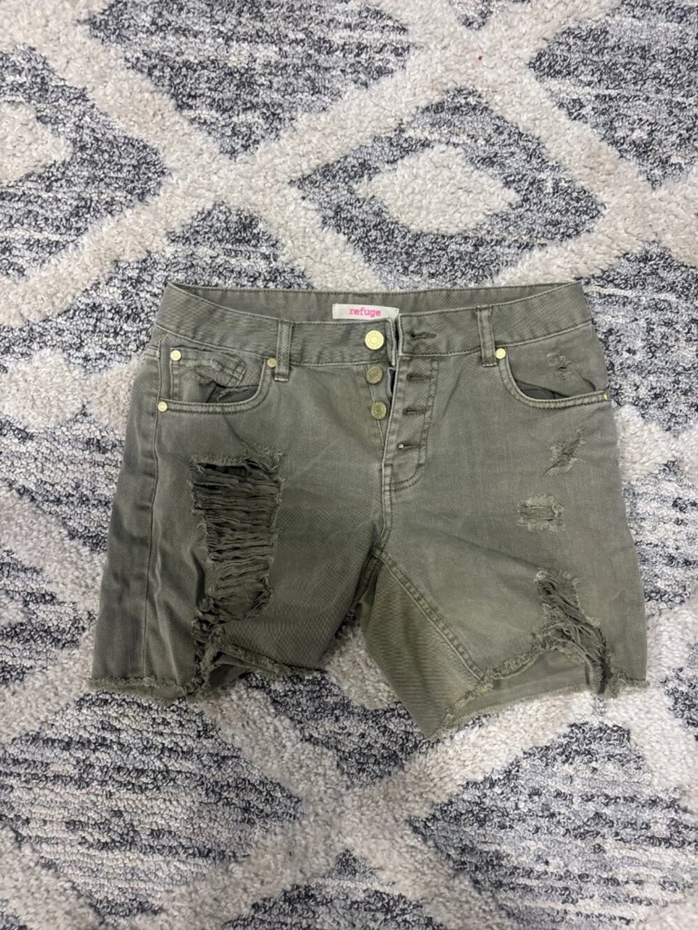 Refuge Green Ripped Cargo Shorts Size 4